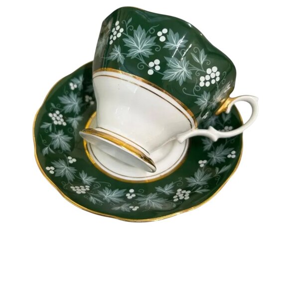 Vintage Royal Albert Chateau Series Lyons Tea Cup and Saucer - Picture 5 of 6